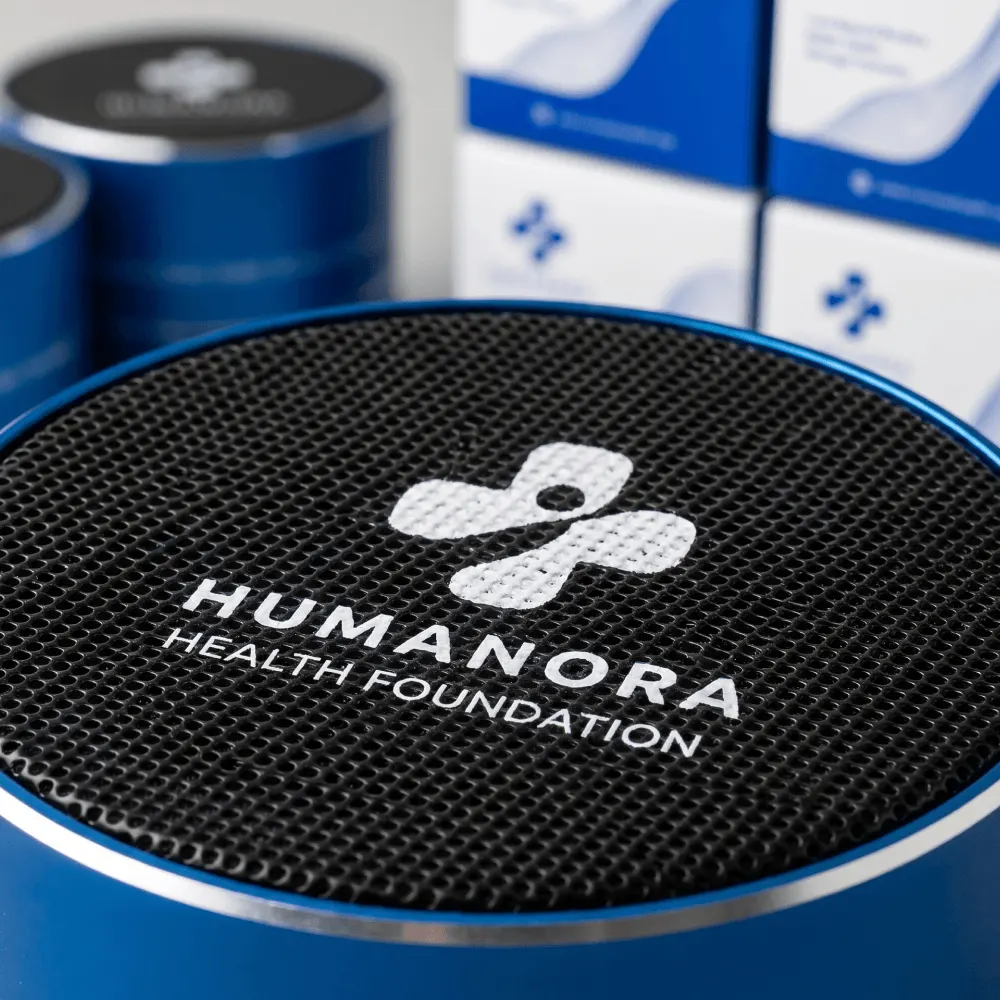 Беспроводная Bluetooth-колонка с логотипом и брендированной коробкой — фактура