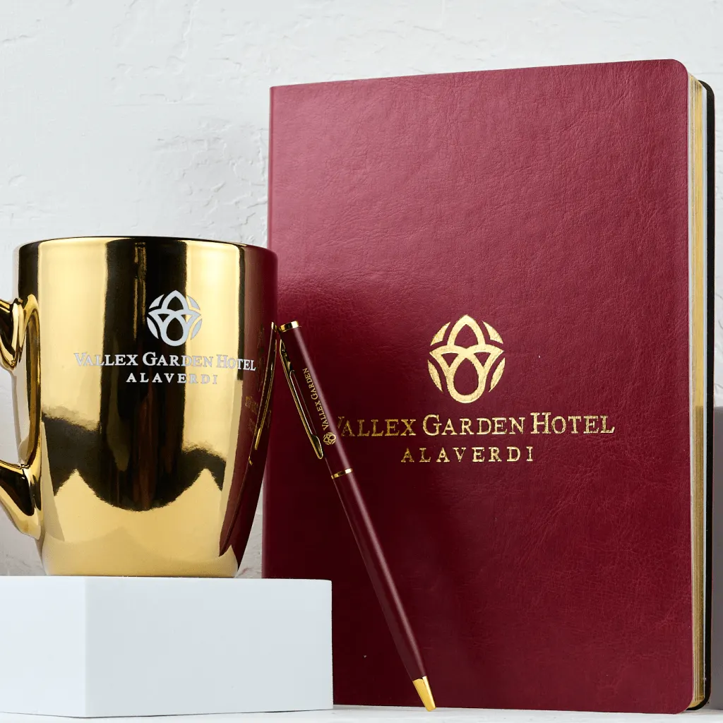 Корпоративные подарки Vallex Garden Hotel на заказ — кейс КРАСНО