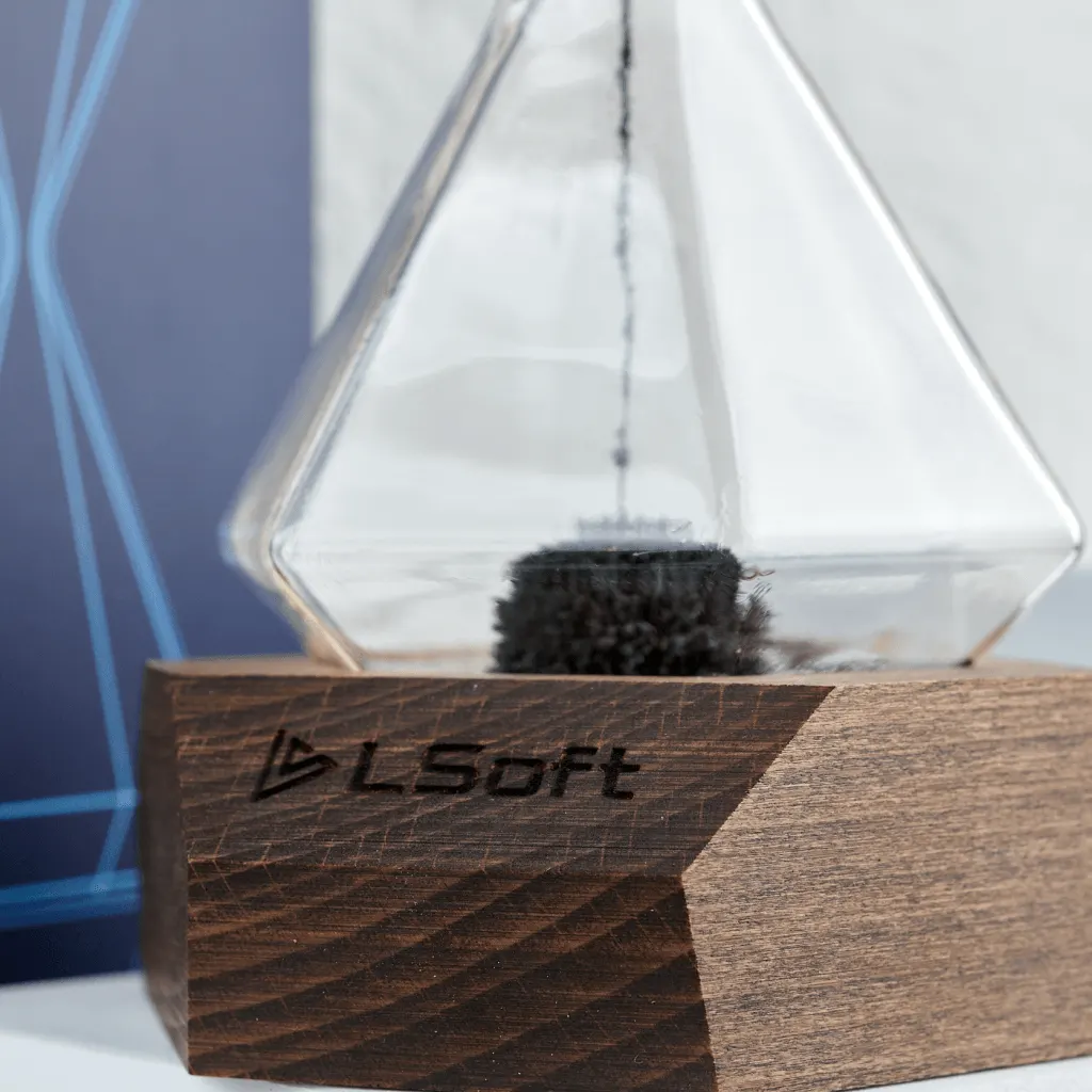 Деловой подарок для партнёров L-Soft — композиция