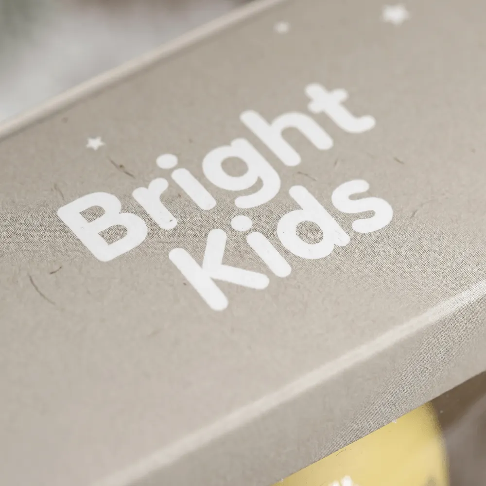 Подарочный набор с двумя ёлочными шарами для Bright Kids — деталь